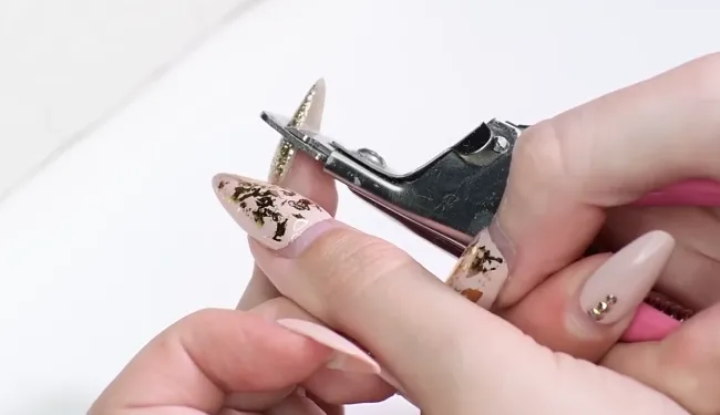 Say Goodbye to Acrylics: How to Safely Remove Acrylic Nails at Home