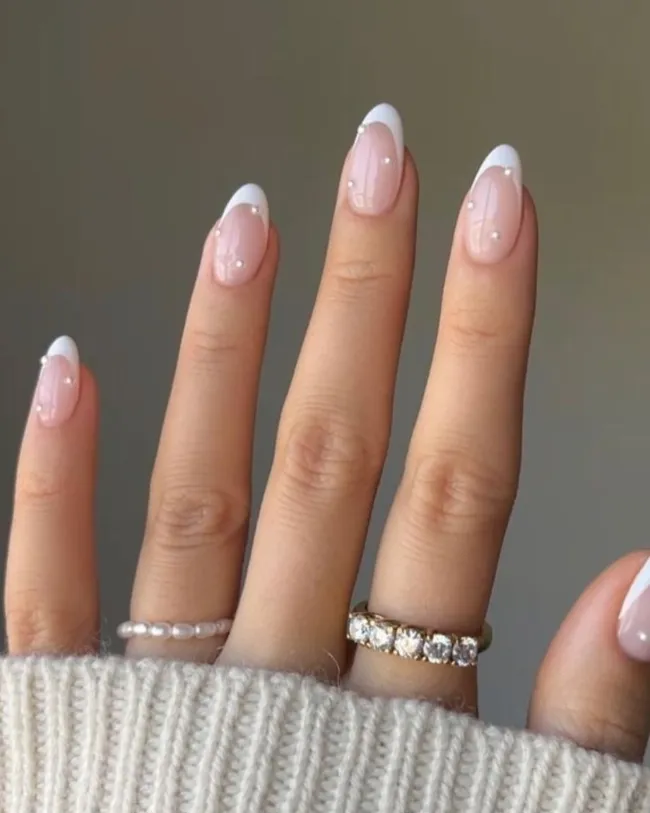 Timeless pearly French tips for engagement nails